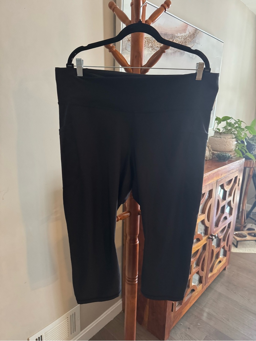 Old Navy Powersoft High Rise Go Dry Leggings Size XXL Black Capri Workout
